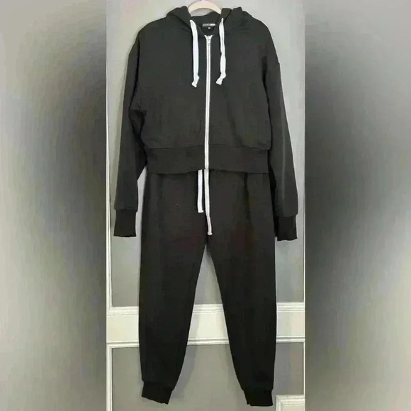 Fashion Nova Chill Mode Hoodie and Jogger Set (210) - Picture 5 of 13